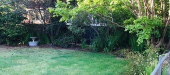 “Clairmont Central” close to Town, Free Wifi & Netflix