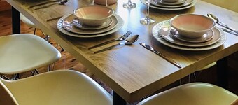 “Clairmont Central” close to Town, Free Wifi & Netflix