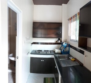 Private kitchen - Monthly Apartment for rent in Sabang, Puerto Galera. (Sabang Beach)