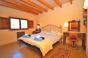 3 chambres, bureau, fer et planche à repasser, Wi-Fi gratuit