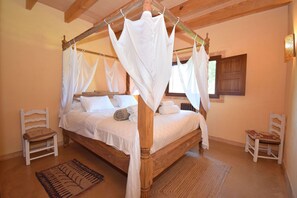 3 habitaciones, escritorio, tabla de planchar con plancha y wifi gratis 