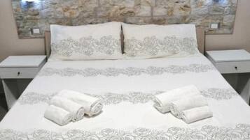 Quarto design | Escrivaninha, Wi-Fi de cortesia, roupa de cama