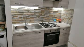 Cookware/dishes/utensils