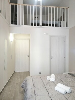 Room with Terrace | Una scrivania, Wi-Fi gratuito, lenzuola