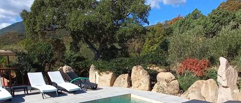 Piscina all'aperto, una piscina riscaldata