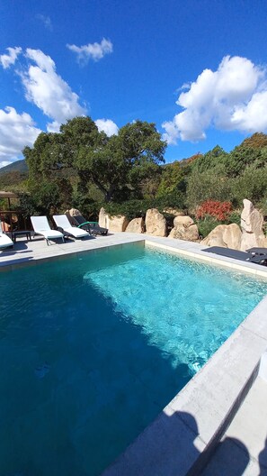 Piscine extérieure, piscine chauffée