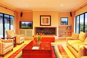 Flat-screen TV - Krisjan's Lodge @ Oubaai (George)