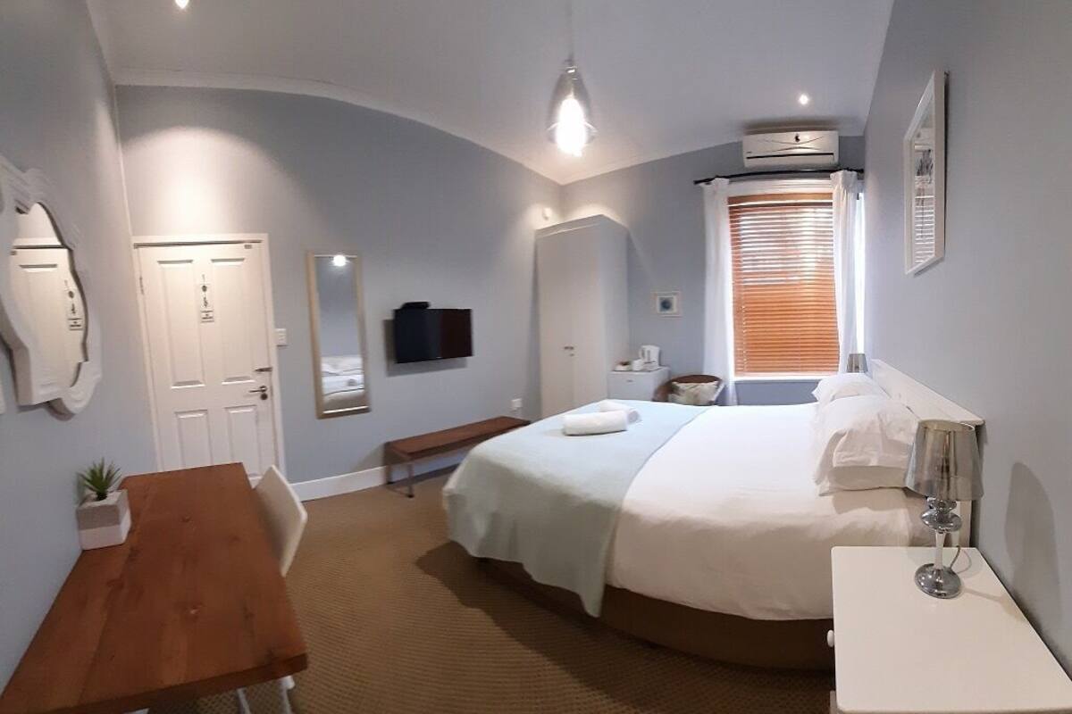 Comfort-Doppelzimmer | Hochwertige Bettwaren, Zimmersafe, Bügeleisen/Bügelbrett