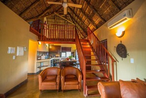 Comfort Villa, 4 Bedrooms | Living room | Flat-screen TV - Oufontein (Hoedspruit)