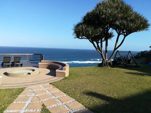 BBQ/picnic Area - Beach Retreat Guest House (aManzimtoti)