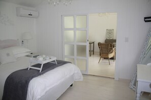 Deluxe Cottage, 1 Bedroom | Minibar, desk, free WiFi, bed sheets