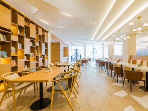 Desayuno buffet diario (CNY 48 por persona)