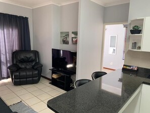 Flat-screen TV - Aberdour Guesthouse (Gqeberha (Port Elizabeth))
