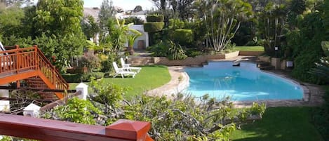 Außenpool, Liegestühle