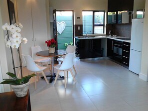 Deluxe Apartment, 1 Bedroom, Non Smoking | Free WiFi, bed sheets - Port House (Cape Town)