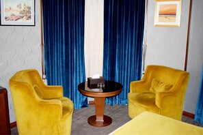 In-room safe, blackout drapes, soundproofing, free cribs/infant beds - Kings Park Hotel (Dubai)