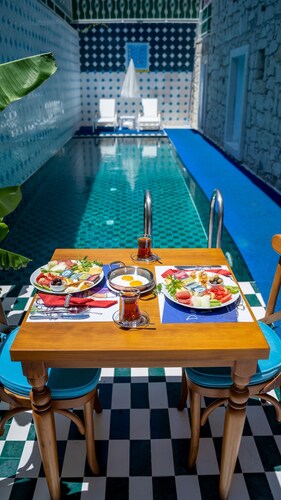 Dam Hotel Lara