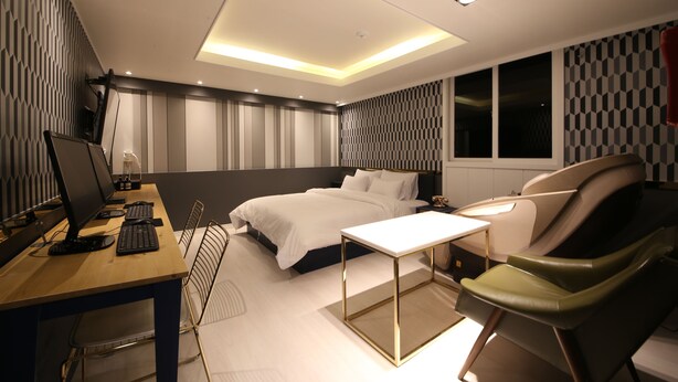 Unclassified image, 1 of 85, button - Hotel Cheese (Busan)