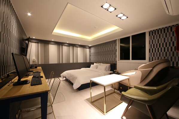 Double Room (VVIP) | Desk, soundproofing, WiFi (free) - Hotel Cheese (Busan)