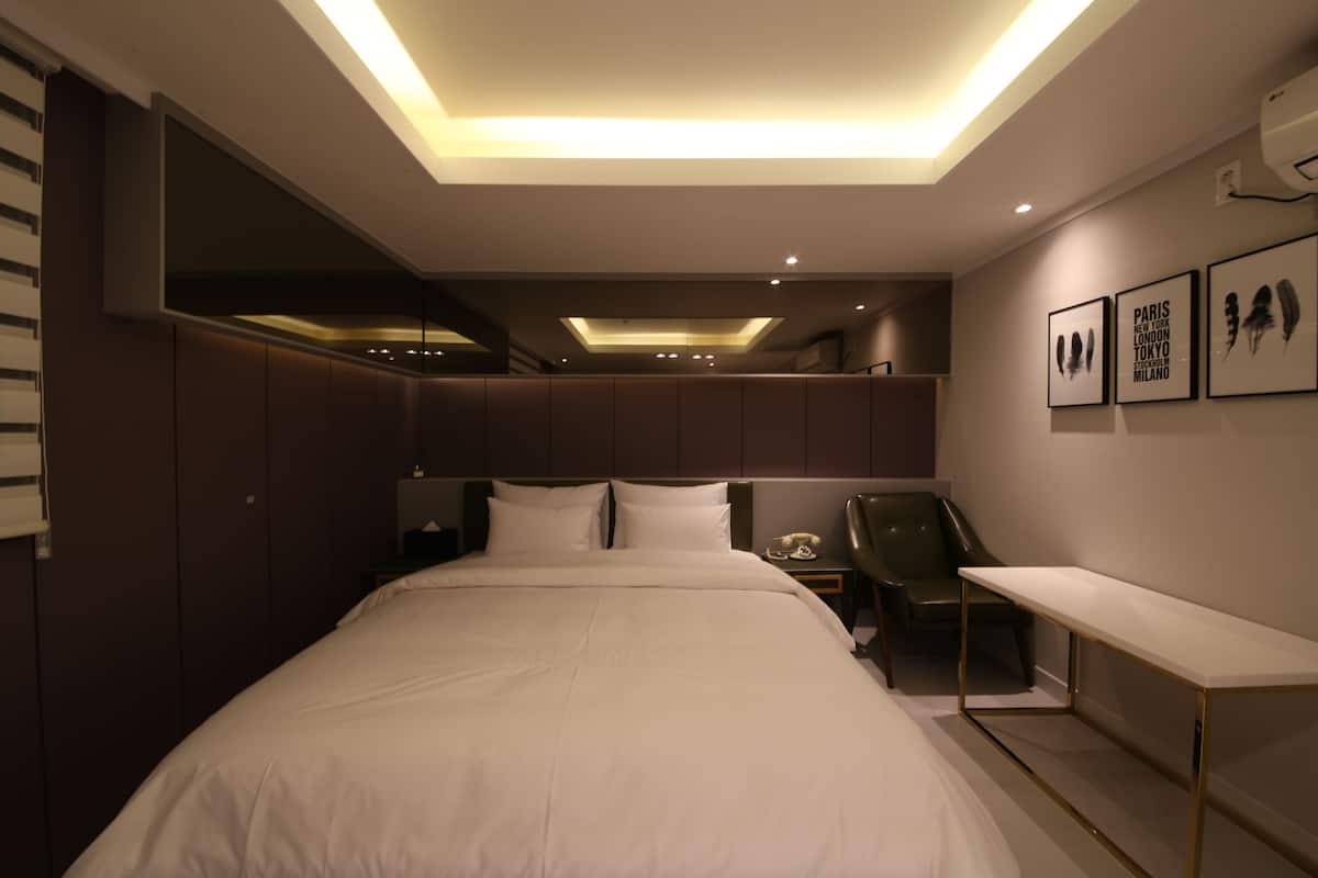 Habitación doble Royal | Escritorio, insonorización, wifi gratis y acceso para silla de ruedas