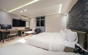 Desk, soundproofing, free WiFi, wheelchair access