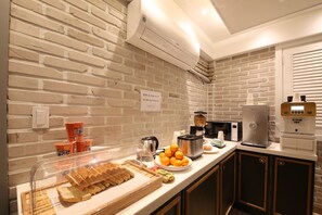 Free daily continental breakfast - Hotel Cheese (Busan)