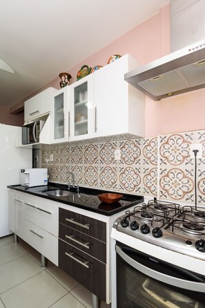 Apartment, Non Smoking | Private kitchen | Fridge, microwave, stovetop, toaster - Omar do Rio - HG904 (Rio de Janeiro)