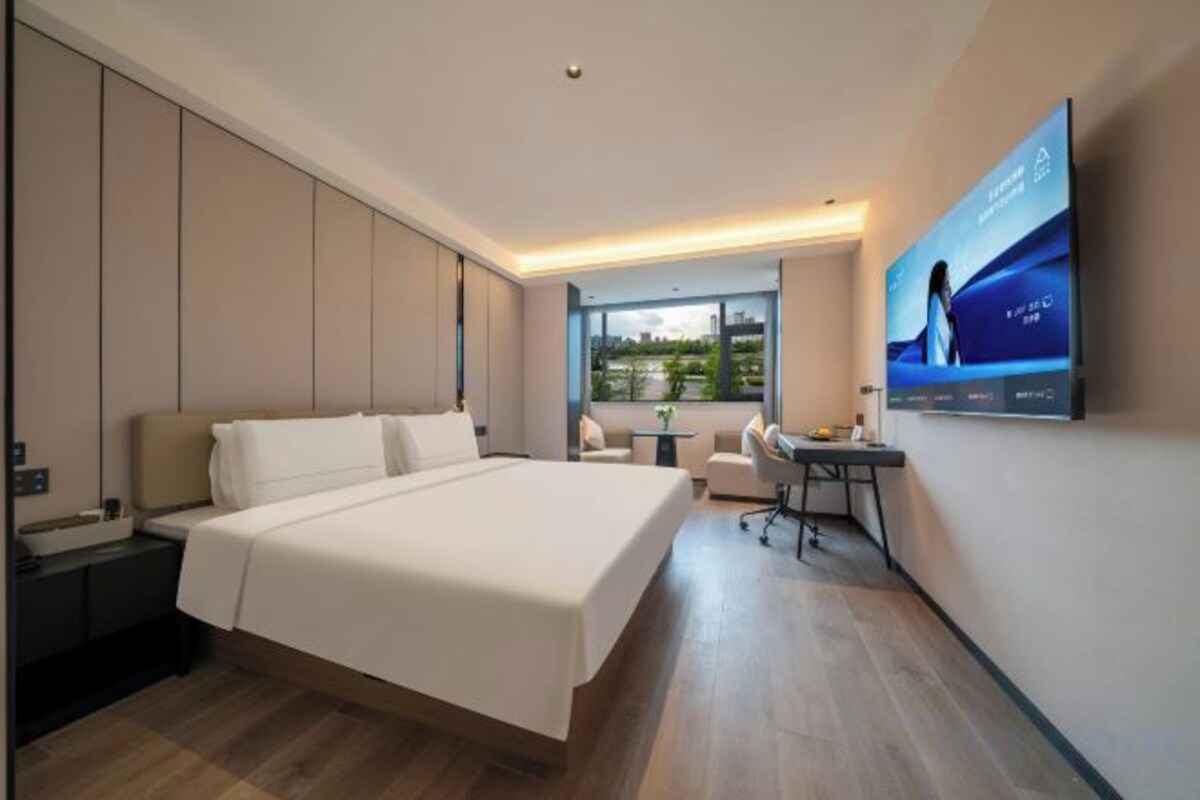 Soundproofing, WiFi (free)
