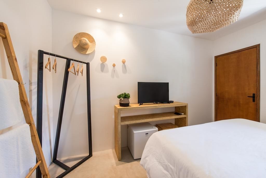 Quarto duplo standard, 1 cama Queen, acessível, para não fumantes | Ferros/tábuas de passar roupa, Wi-Fi de cortesia, roupa de cama