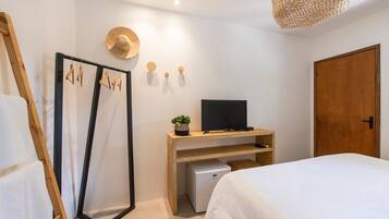 Quarto duplo standard, 1 cama Queen, acessível, para não fumantes | Ferros/tábuas de passar roupa, Wi-Fi de cortesia, roupa de cama