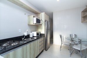 In-room dining - Casa 2 quartos - 321 (Bombinhas)