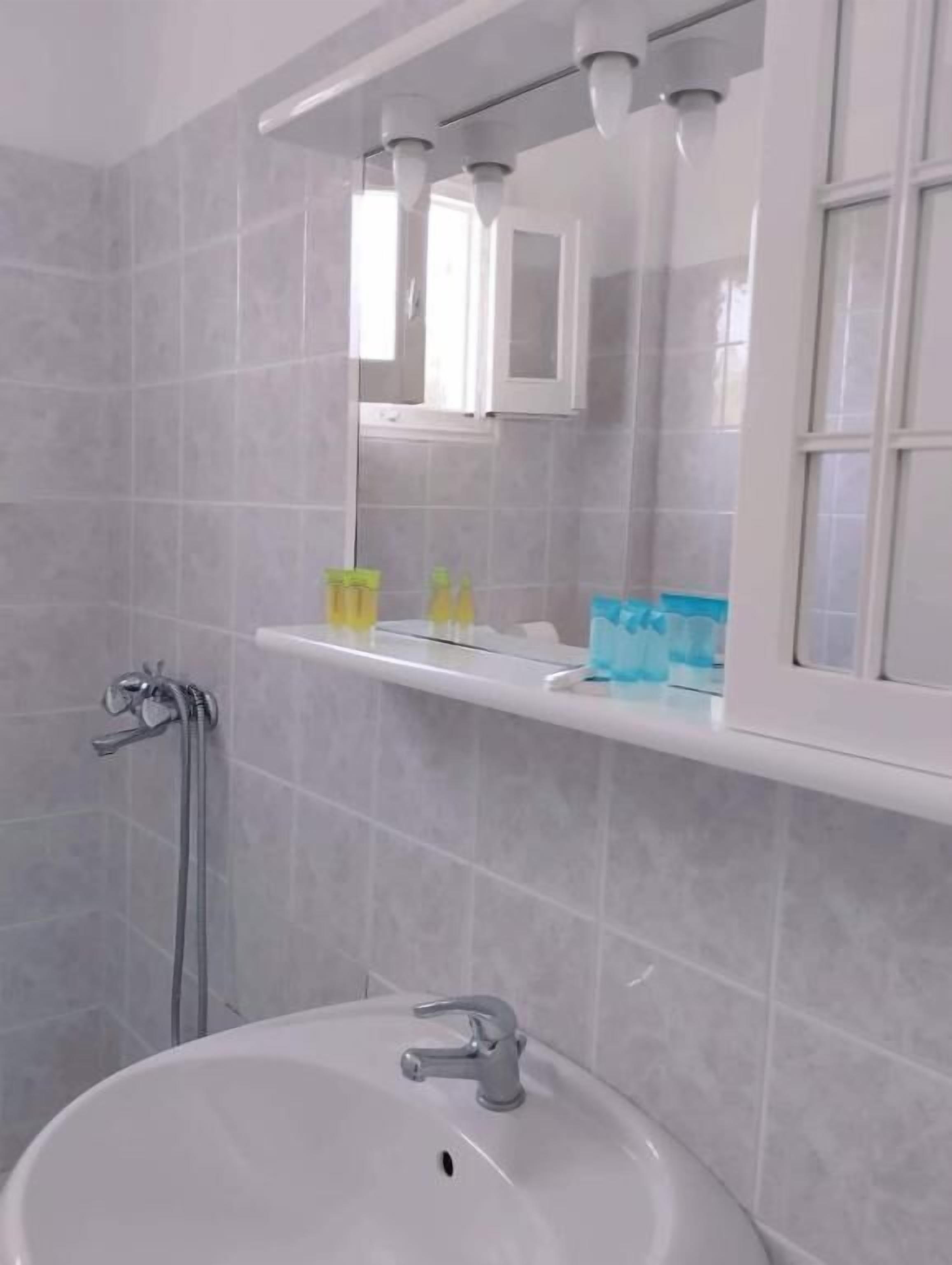 Dreibettzimmer | Badezimmer | Dusche, Handtücher