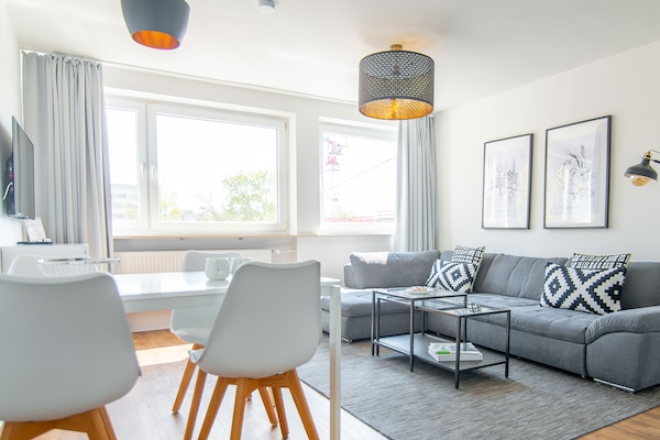 Apartamento Confort, 1 cama de matrimonio con sofá cama | Zona de estar | Televisión de pantalla plana de 42 pulgadas con canales por cable