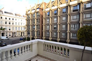 Luxe appartement, meerdere bedden, niet-roken, uitzicht op stad | Balkon