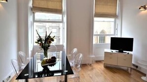 Premium Apartment, Multiple Beds, Non Smoking, City View | Dining - Luxury Hyde Park (London)
