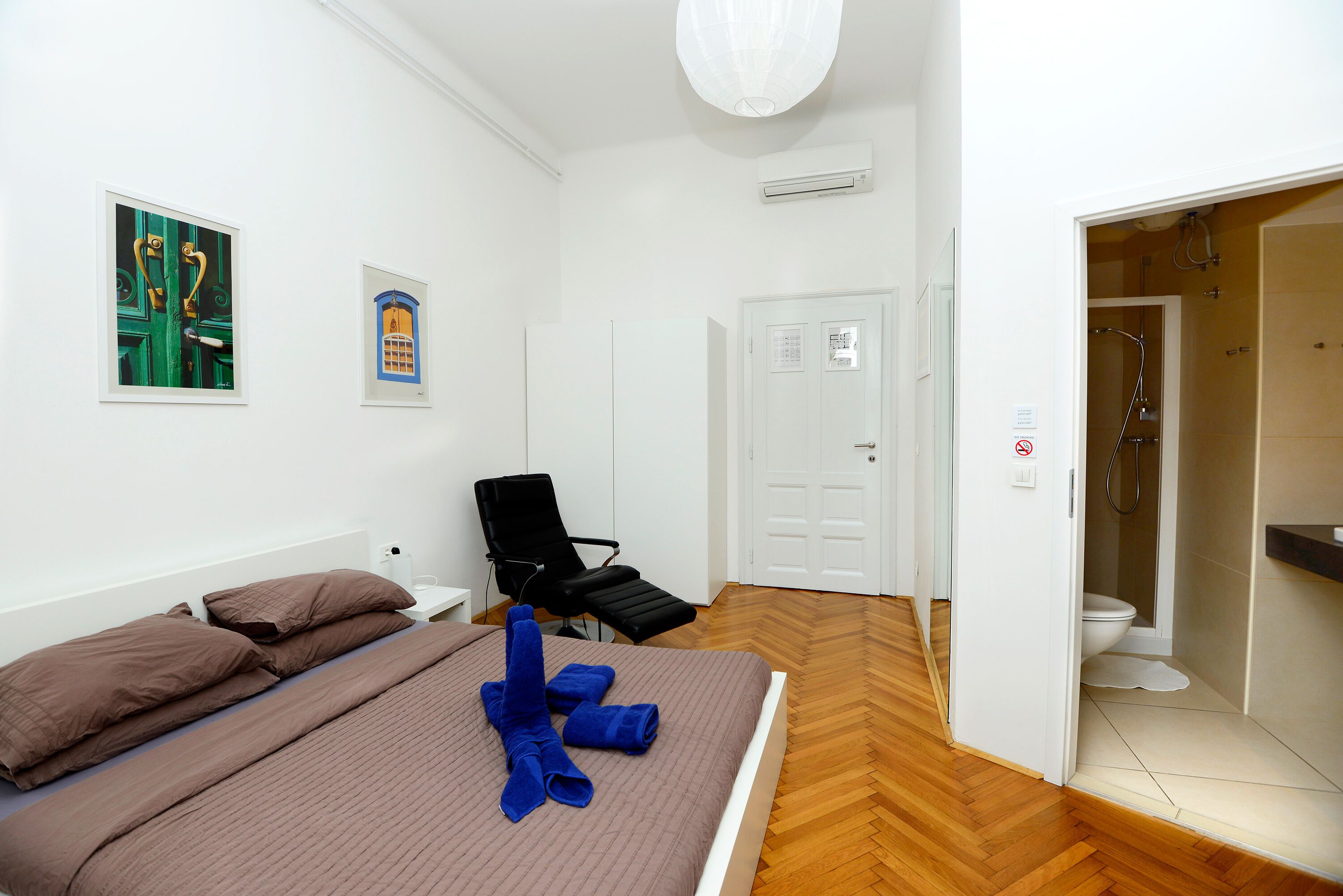 Foto - Urban Rooms--free parking--