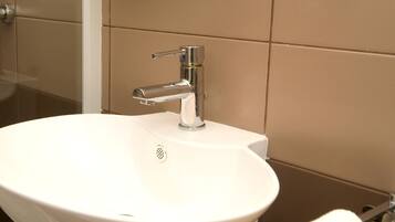 Double Room | Bathroom sink
