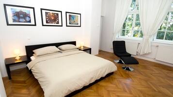 Double Room | Bathroom | Shower, free toiletries, hair dryer, towels