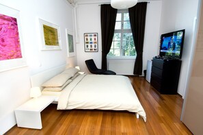 Habitación doble | Decoración individual, mobiliario individual, escritorio