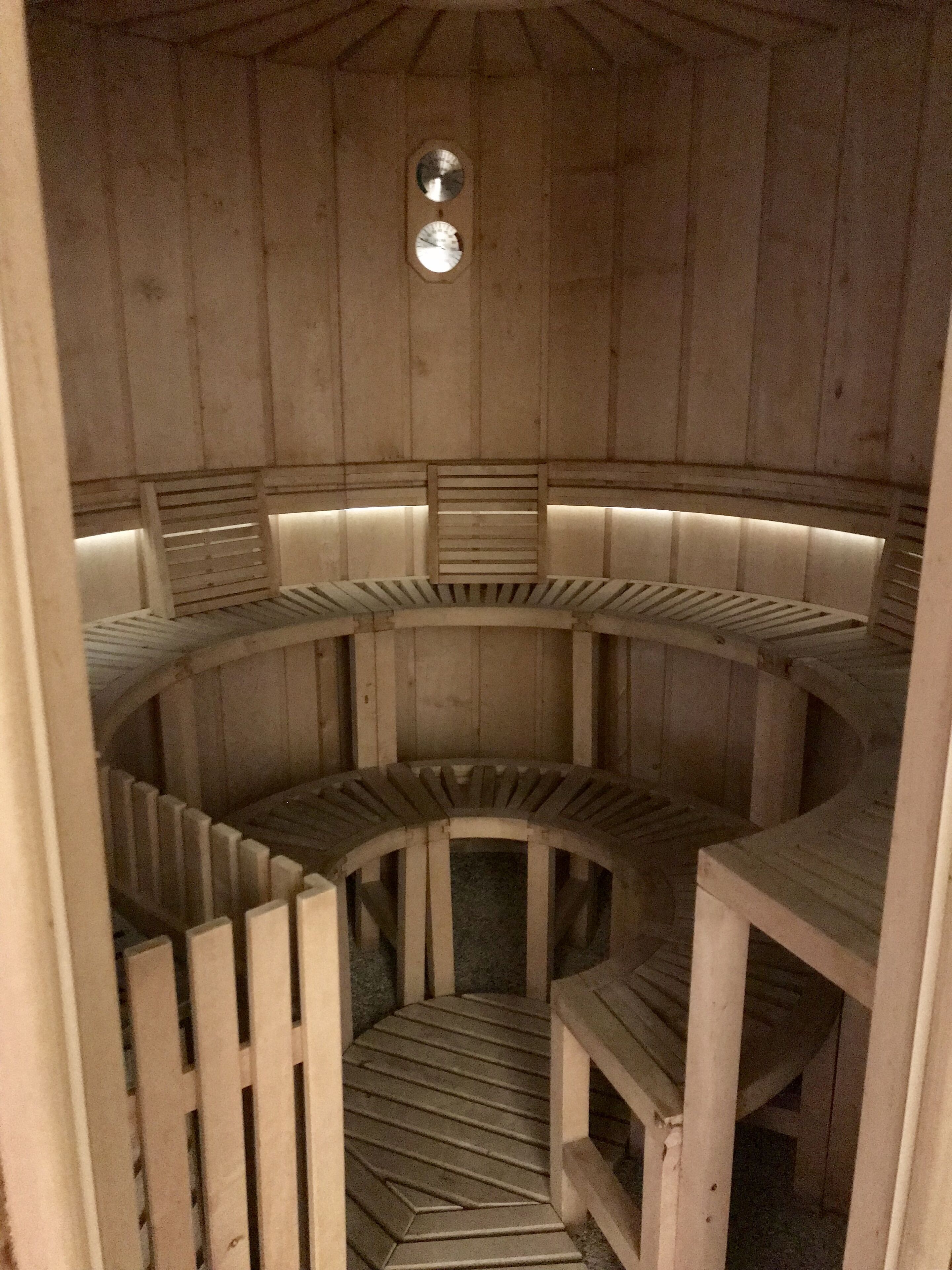 Een sauna, een stoombad, een Turks bad/hammam