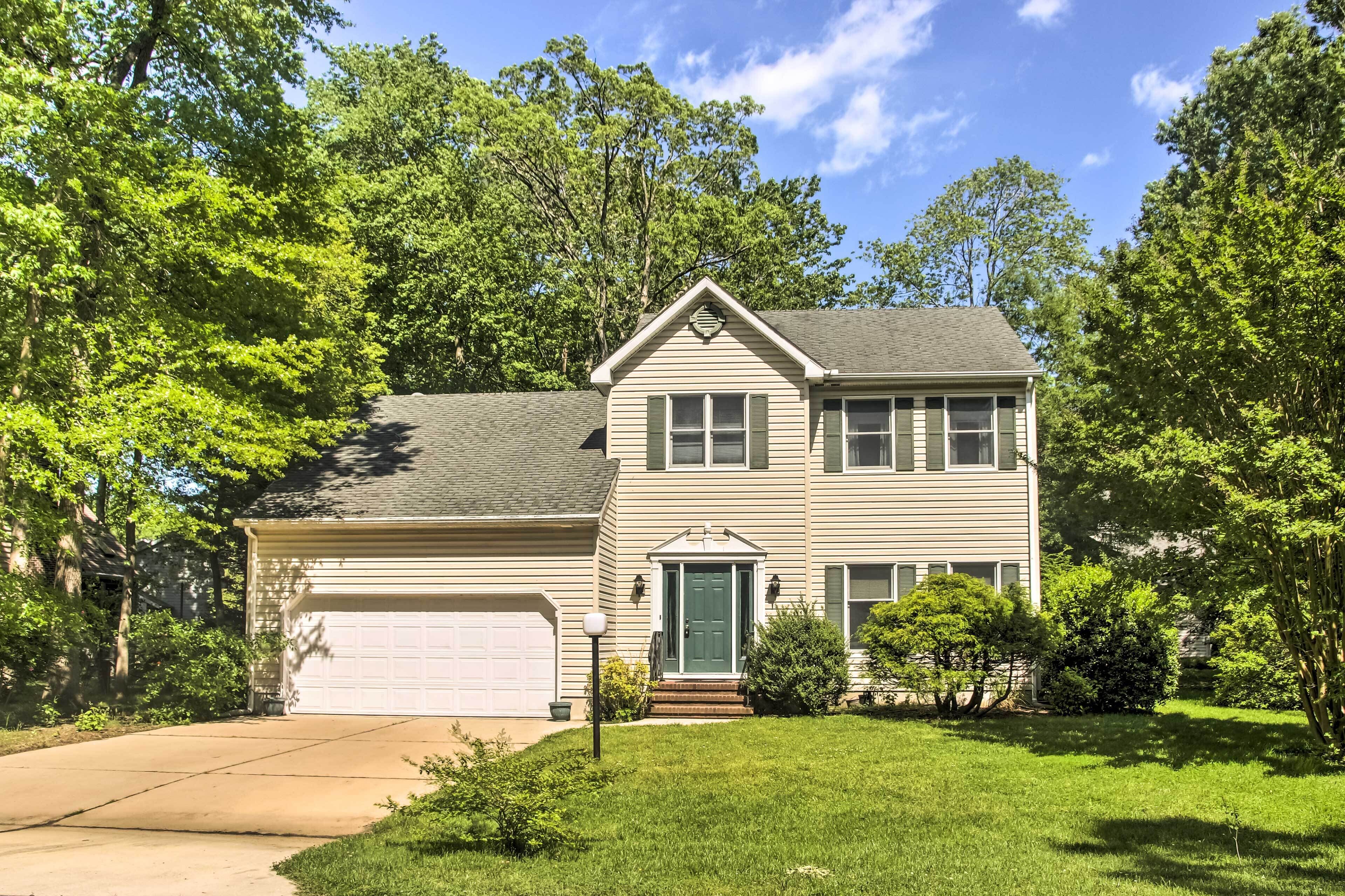 Golf Getaway w/ Pool Access 2 Mi to Bethany Beach!