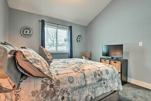 3 bedrooms, iron/ironing board, internet, bed sheets