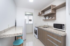 Apartment, Multiple Beds, Non Smoking | Private kitchen - Apartamento 2 quartos - 333 (Bombinhas)
