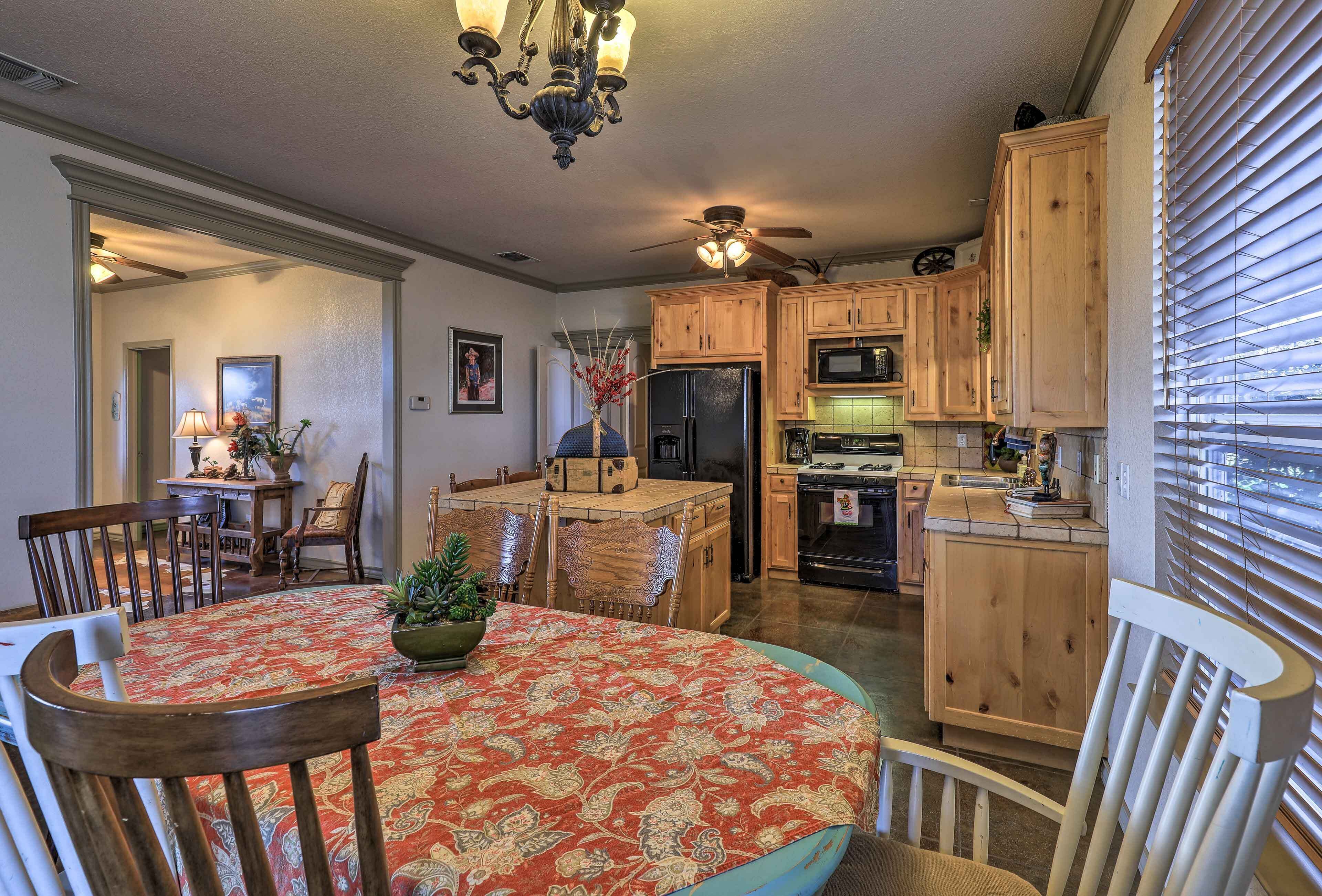 'Inn at Windhill Ranch' w/ Patio + Pergola!