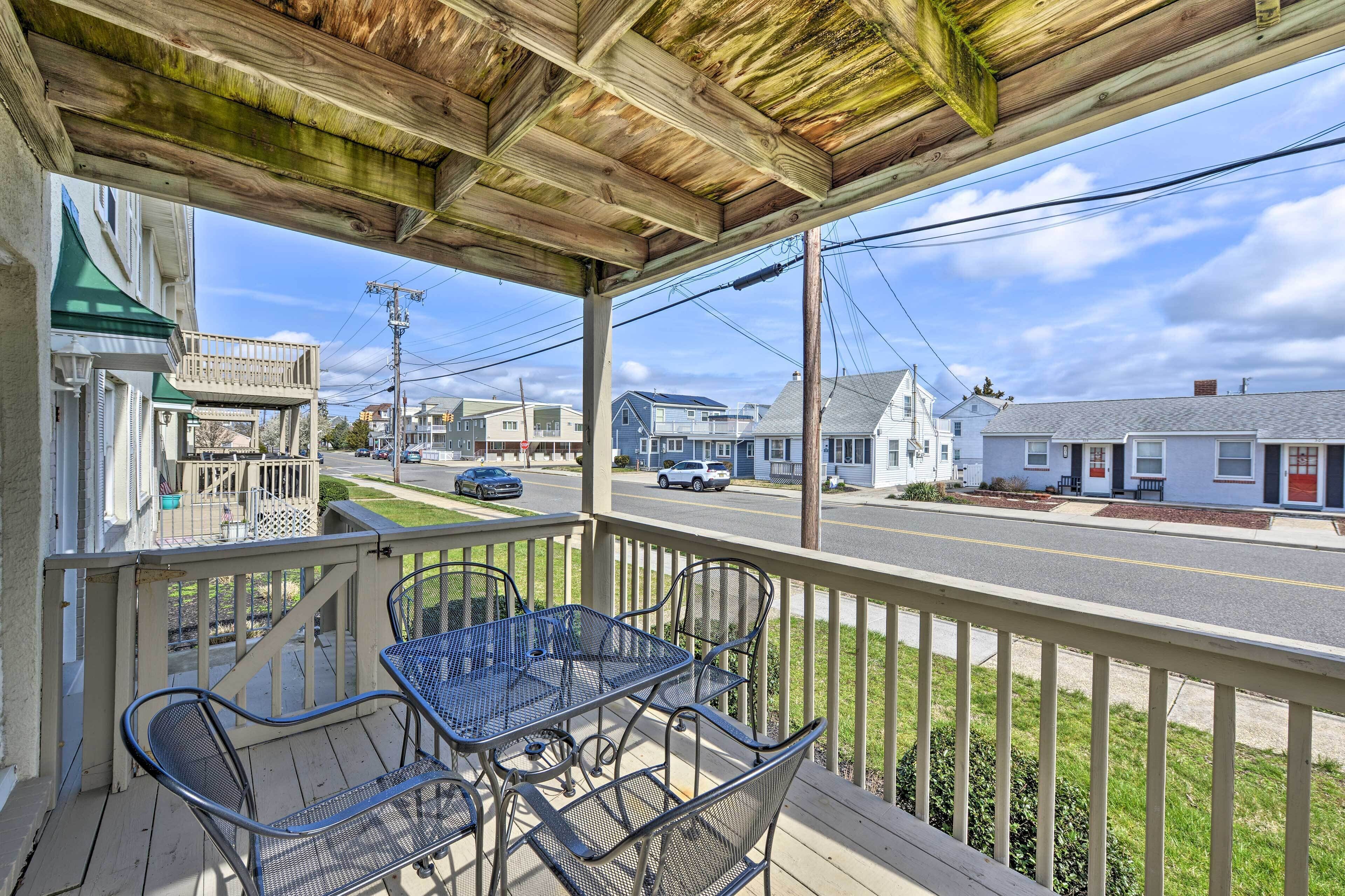 Wildwood Crest Condo: 2 Blocks to Beach!