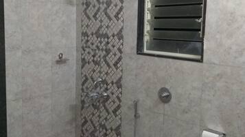 Bruser, hårtørrer, håndklæder, Sæbe