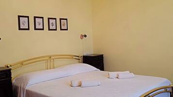 2 makuuhuonetta, silitysrauta/-lauta, vauvan matkasänky, ilmainen Wi-Fi