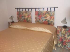 2 bedrooms, iron/ironing board, travel cot, free WiFi