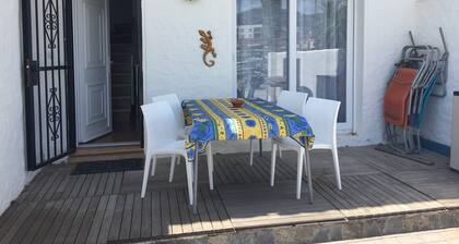 House on port with garden-Mooring possible-Santa Margarida Rosas