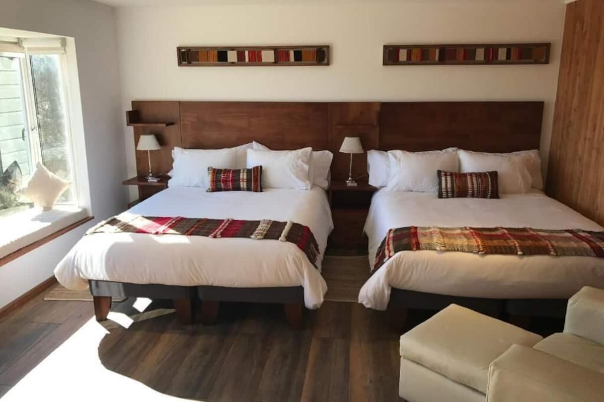1 habitación, caja de seguridad en la habitación y escritorio 